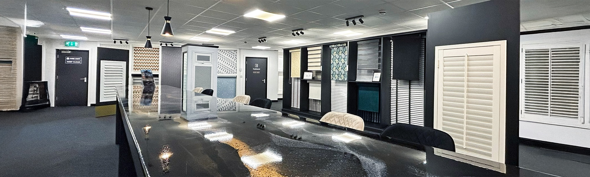 04-showroom-inside