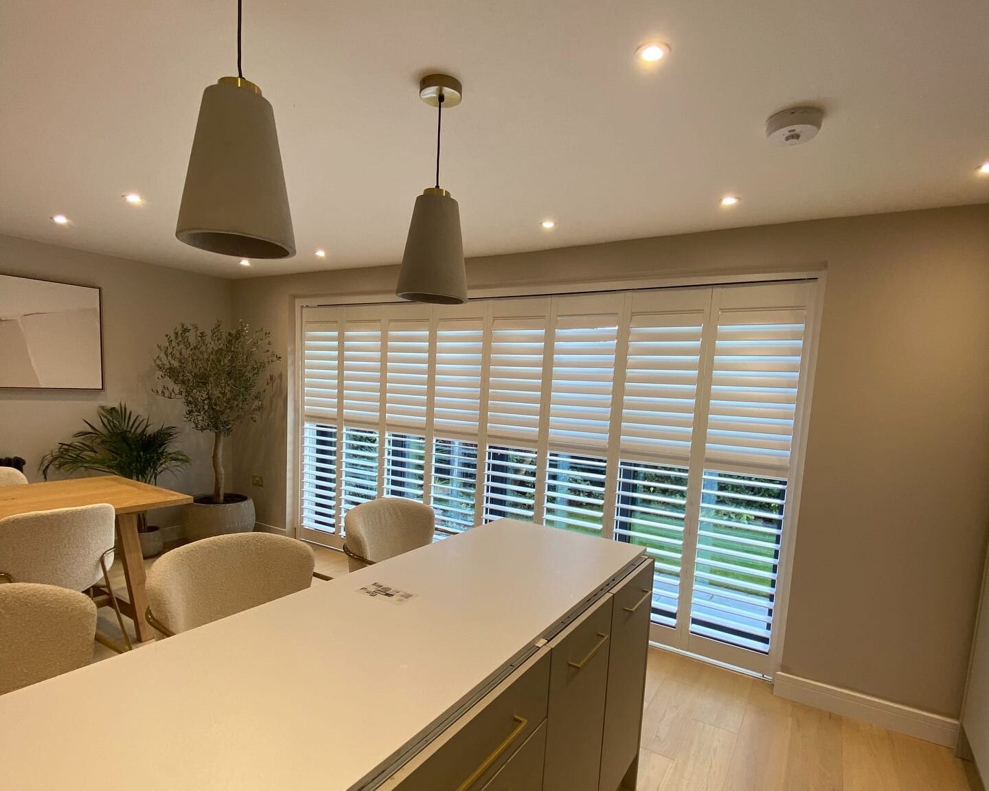 587755258_18166974601382189_711603468006183378_n blind and shutter trends 2026 featuring warm neutral blinds in a calm living room